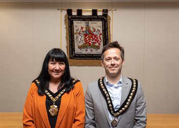 The-Mayor-and-Deputy-of-the-Vale-of-Glamorgan350x250